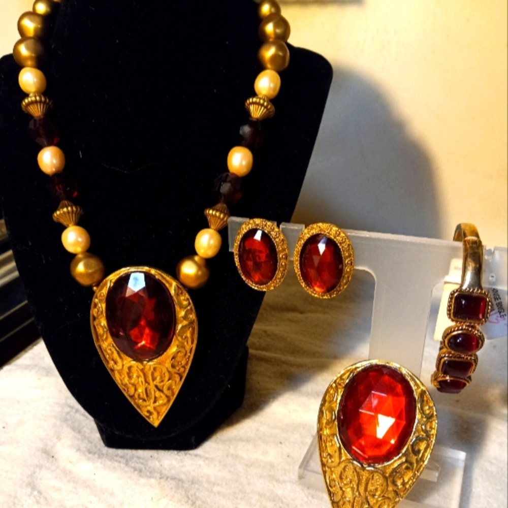 Not new never worn 4pc gold&faux red glass necklace16,clip earrings,pin,bracelet